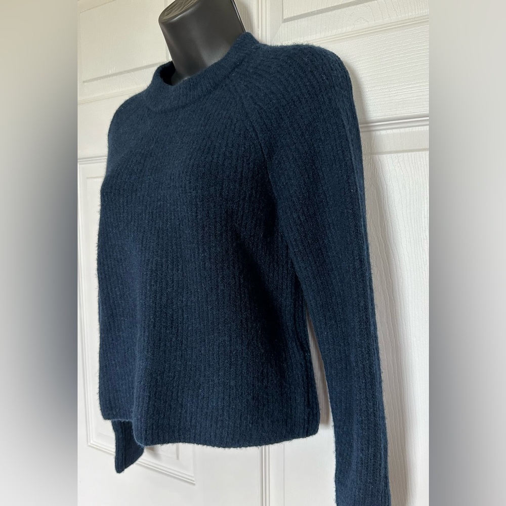 Banana Republic wool blend ribbed crew neck sweater size small navy blue